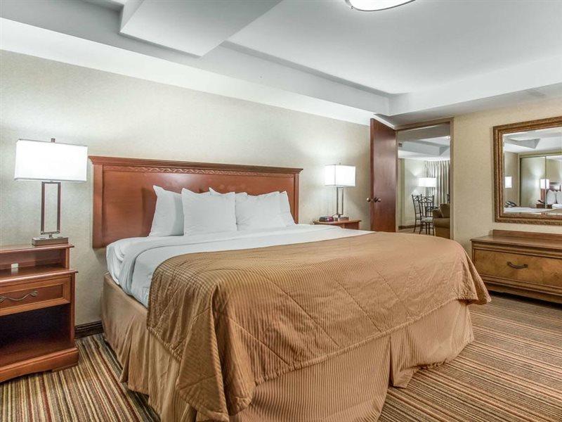 Clarion Hotel Broken Arrow - Tulsa Extérieur photo