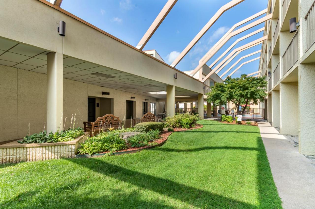 Clarion Hotel Broken Arrow - Tulsa Extérieur photo