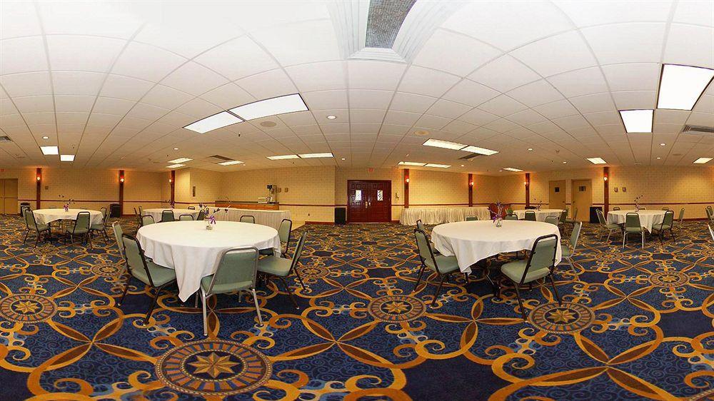 Clarion Hotel Broken Arrow - Tulsa Extérieur photo