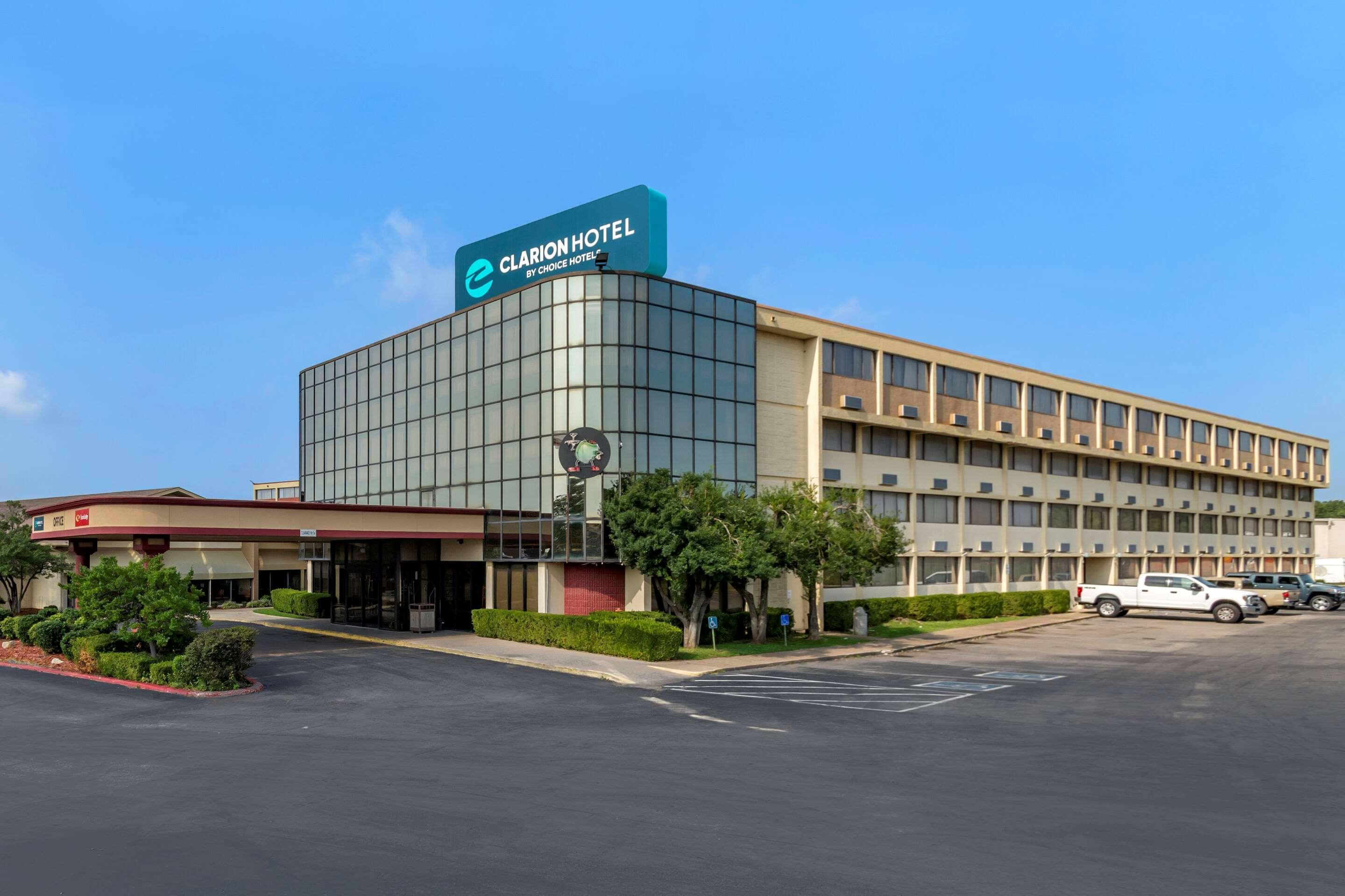 Clarion Hotel Broken Arrow - Tulsa Extérieur photo