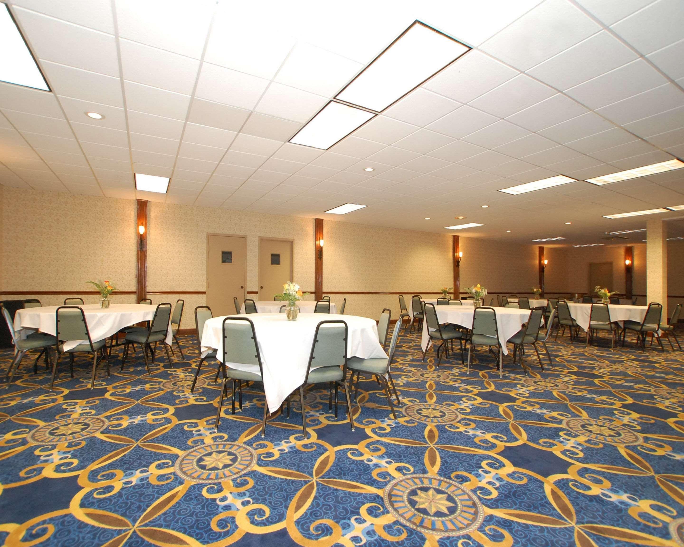 Clarion Hotel Broken Arrow - Tulsa Extérieur photo