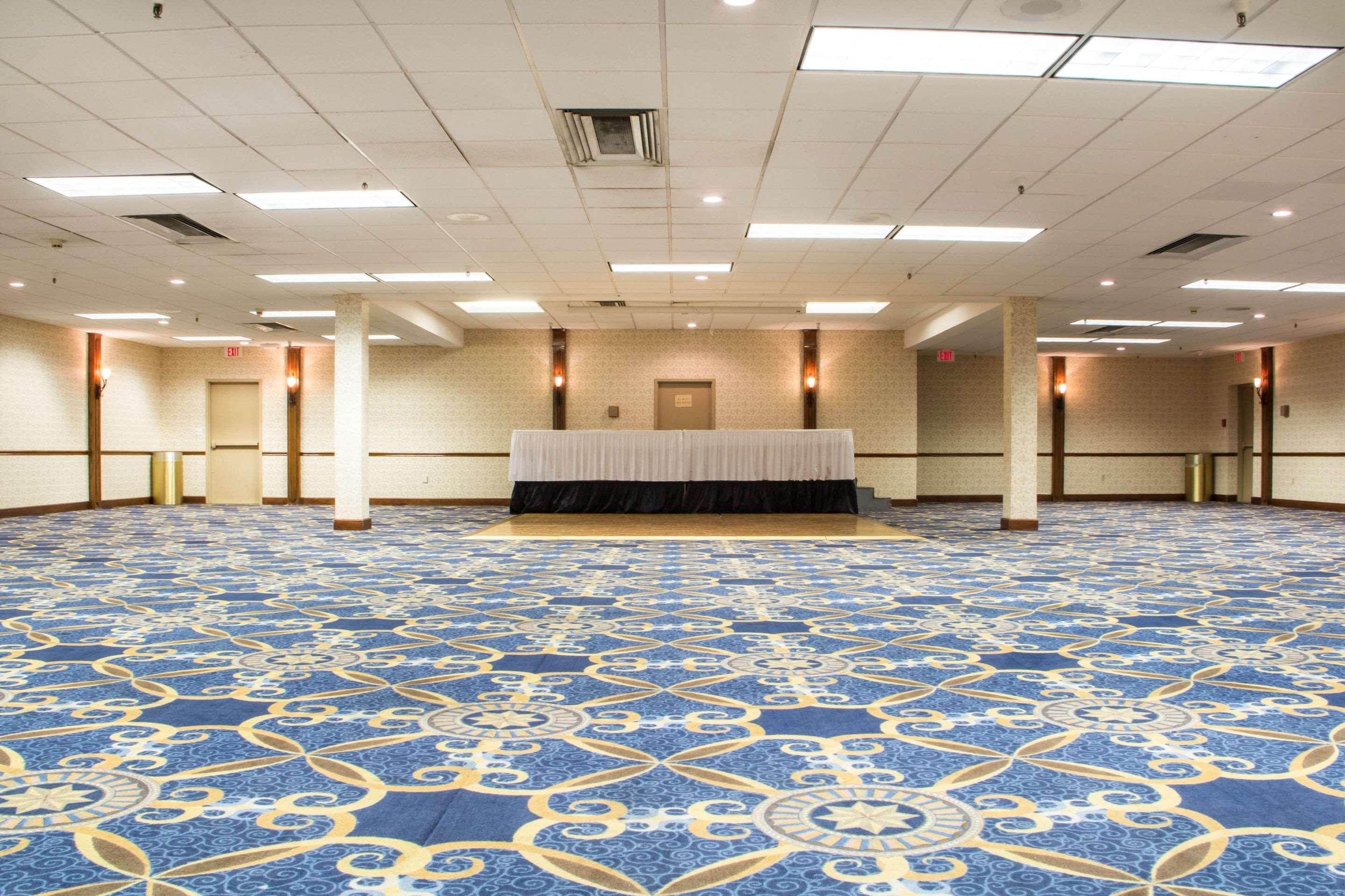 Clarion Hotel Broken Arrow - Tulsa Extérieur photo