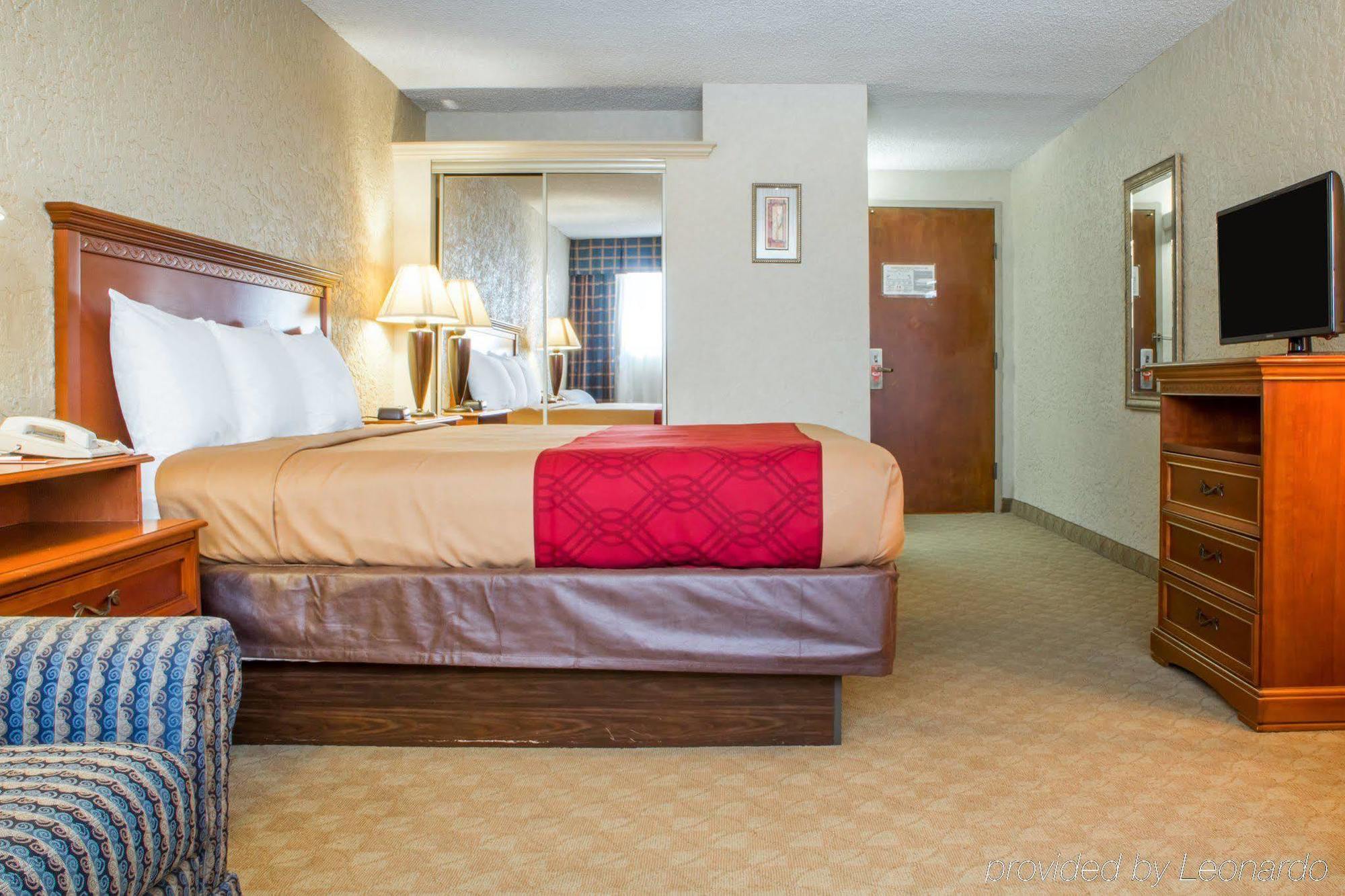 Clarion Hotel Broken Arrow - Tulsa Extérieur photo