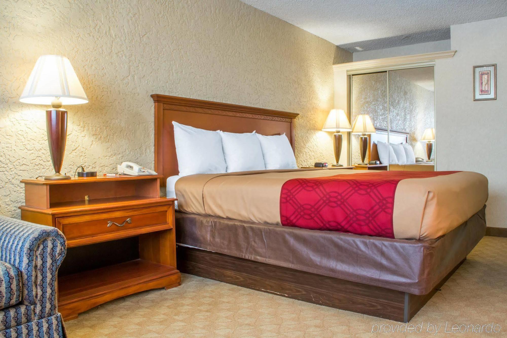 Clarion Hotel Broken Arrow - Tulsa Extérieur photo