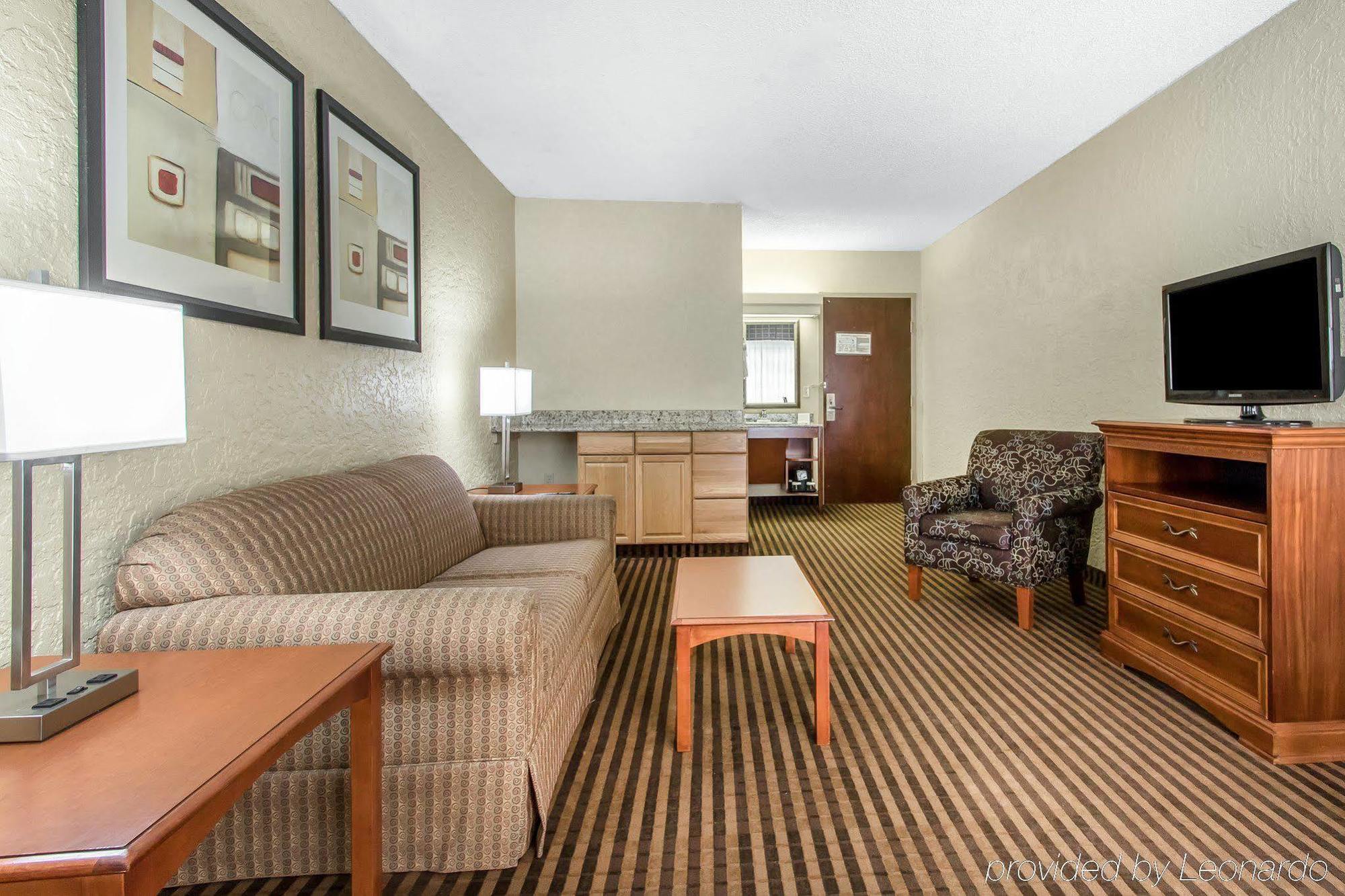Clarion Hotel Broken Arrow - Tulsa Extérieur photo