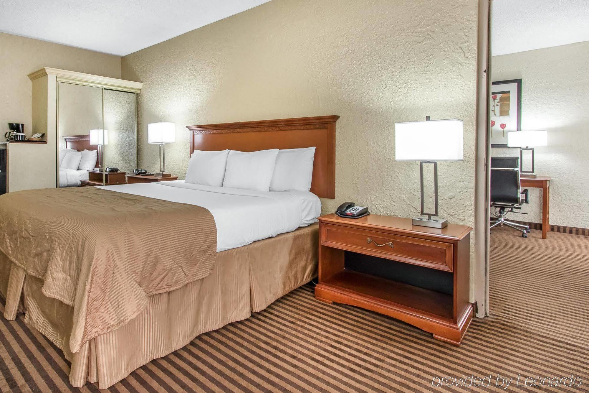 Clarion Hotel Broken Arrow - Tulsa Extérieur photo