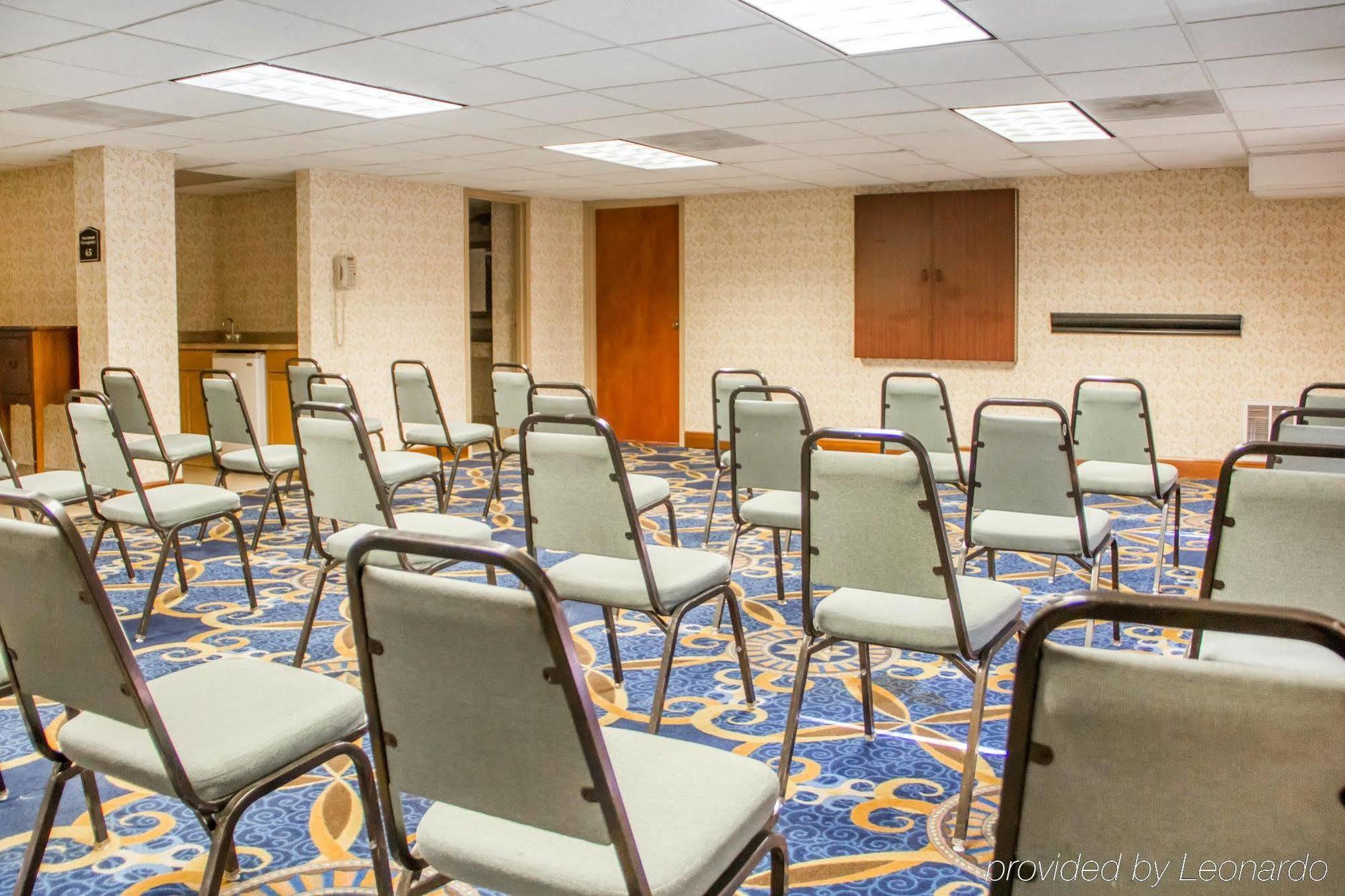 Clarion Hotel Broken Arrow - Tulsa Extérieur photo